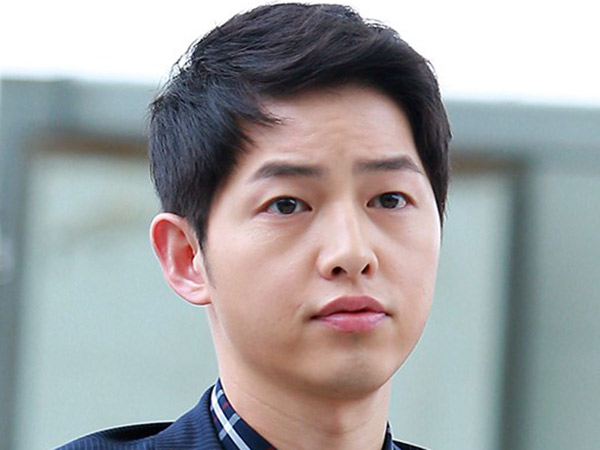 Protes Idola Nikah, 'Kembaran' Song Joong Ki Terdampar di Tempat Sampah