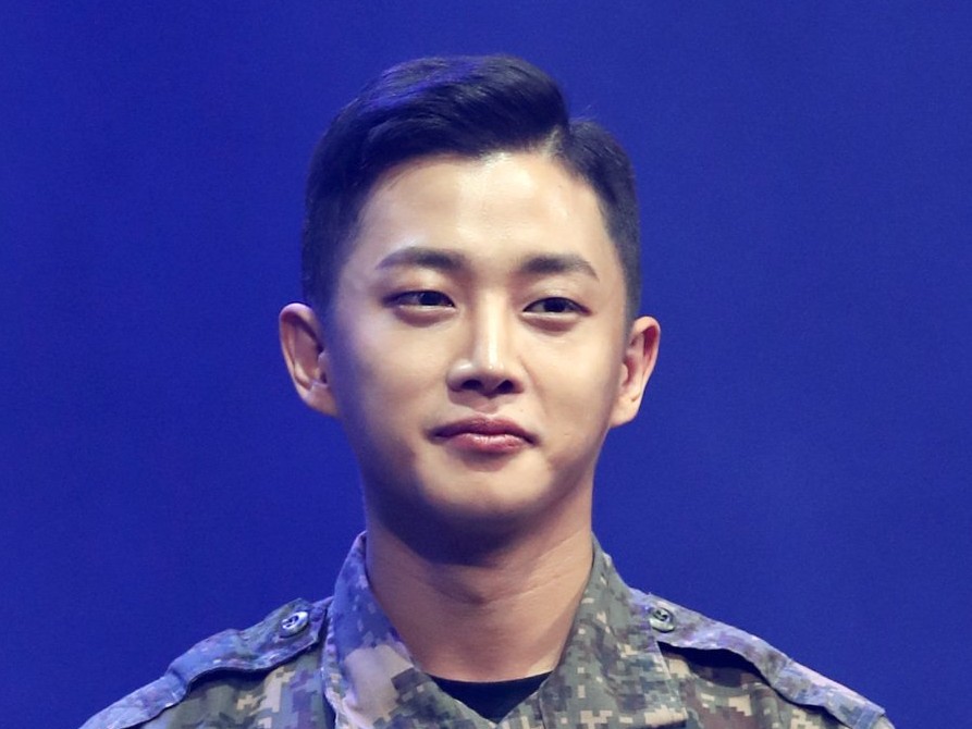 Kim Min Suk Selesai Wajib Militer Lebih Awal Akibat COVID-19