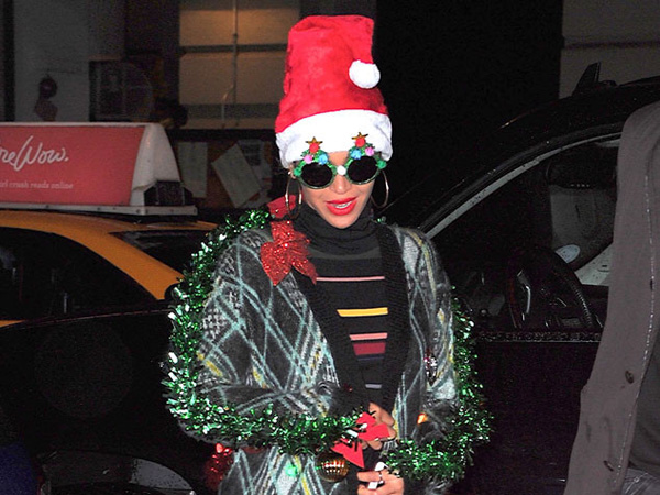 Uniknya Gaya Fashion Jelang Natal A la Beyonce, Berani Coba?