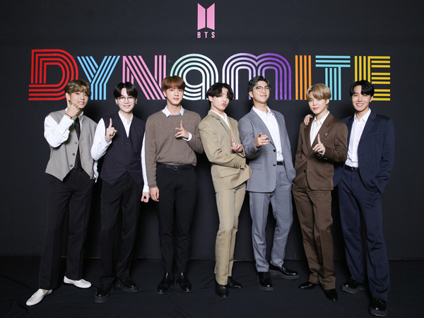 BTS 'Dynamite' Jadi Lagu Artis Korea Pertama yang Capai 1 Miliar Streaming di Spotify