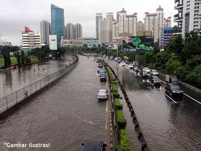 Grogol Arah ke Slipi Masih Tergenang Air Satu Setengah Meter