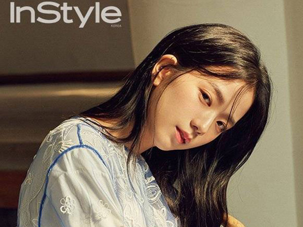 Cantiknya Jisoo BLACKPINK Bergaya Feminin di Pemotretan Solo Perdana Bareng Majalah 'InStyle'