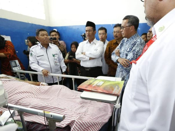 Jenguk Langsung, Menteri Pertanian Ceritakan Kondisi Korban Gempa dan Tsunami di Makassar