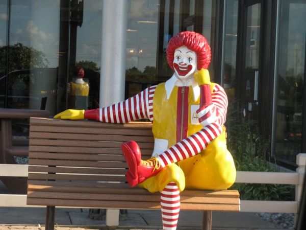 Curi Patung Ronald McDonald, 4 Mahasiswa Ini Ditangkap