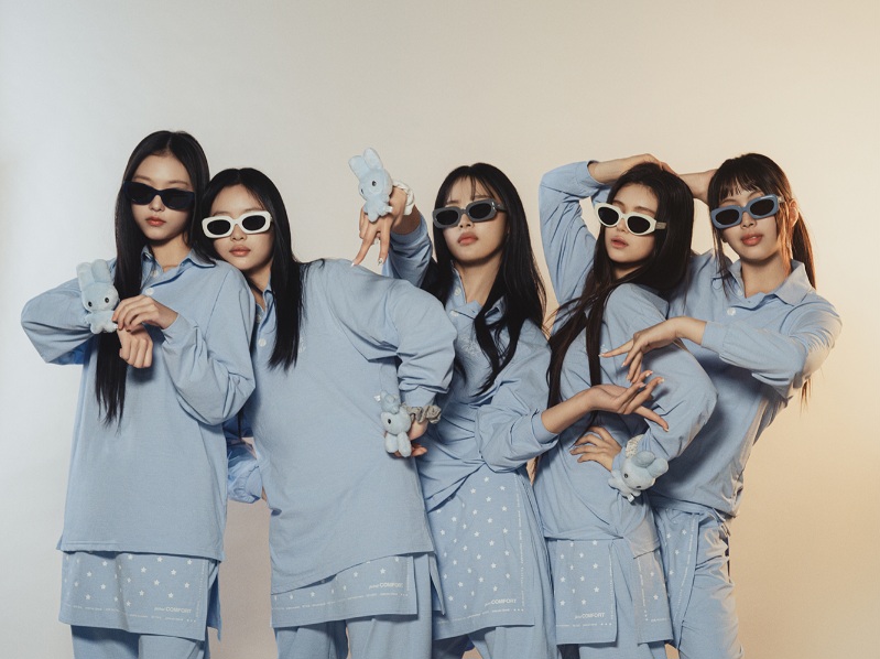 SBS Kena Sanksi Atas Penampilan NewJeans Menggunakan iPhone di Inkigayo
