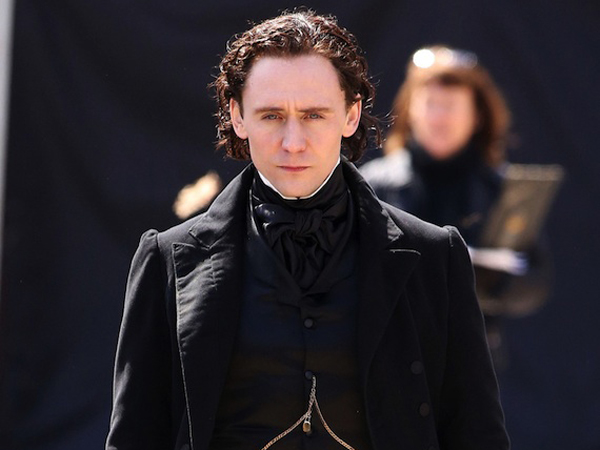 Tom Hiddleston Bawa Istri Barunya Kerumah Misterius Dalam Horror 'Crimson Peak'