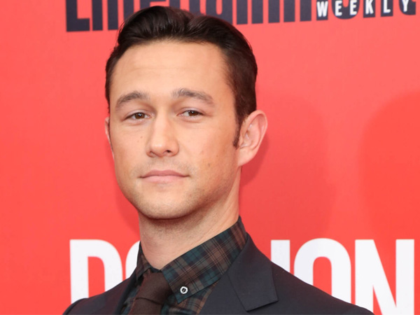 Joseph Gordon-Levitt Bocorkan Dokumen Rahasia Amerika di 'The Snowden Files'