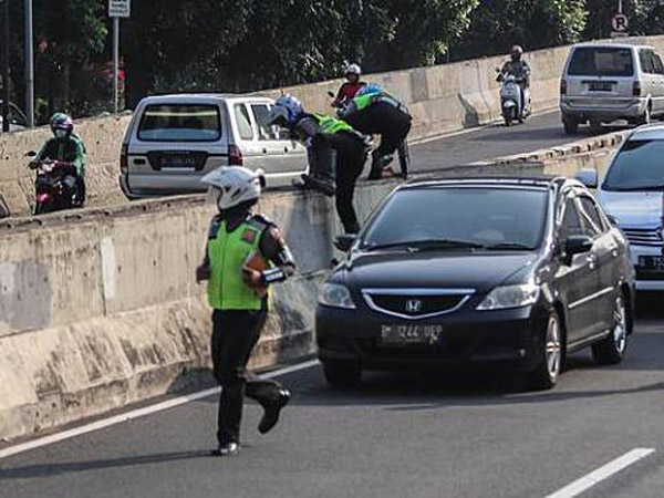 Alasan Polisi 'Gigih' Menindak Motor Pelanggar Jalan Layang Kasablanca