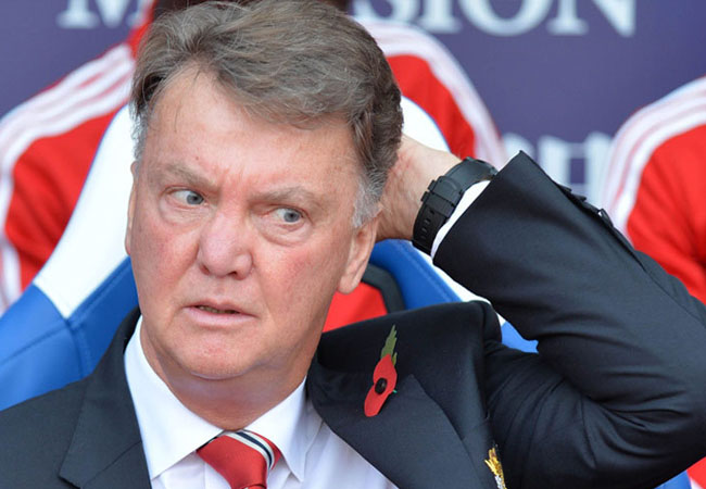 Manchester United Tersingkir, Fans ‘Ngamuk’ Minta Van Gaal Dipecat!