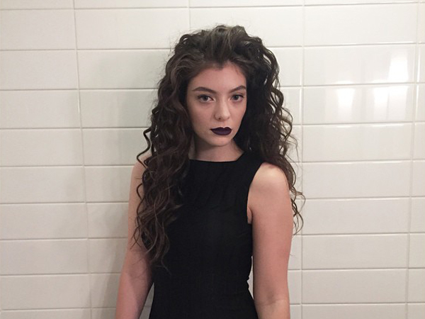 Wah, Lorde akan Selalu Ajak Temannya Tampil di Video Musiknya?