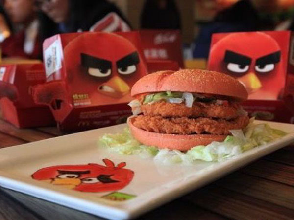 Sambut Perilisan 'The Angry Birds Movie', McDonalds Keluarkan Menu Burger Merah dan Hijau