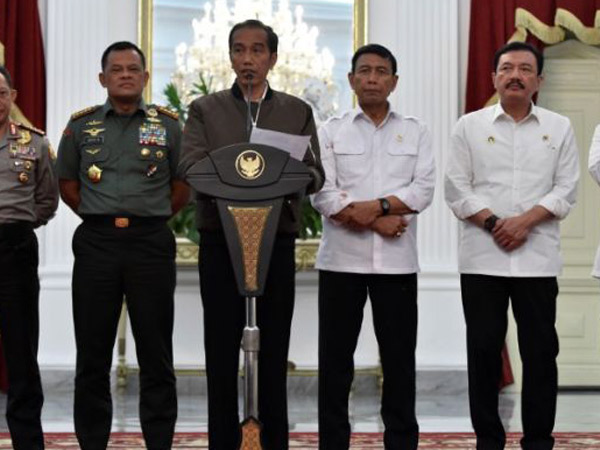 Mengejutkan dan Patahkan Spekulasi Liar, Ini Jawaban Jokowi Soal Bomber Jacketnya