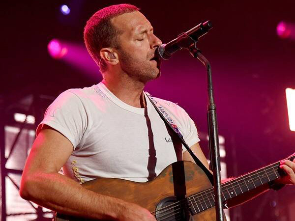 Ramai Virus Corona, Chris Martin dan John Legend Gelar Konser Live Streaming