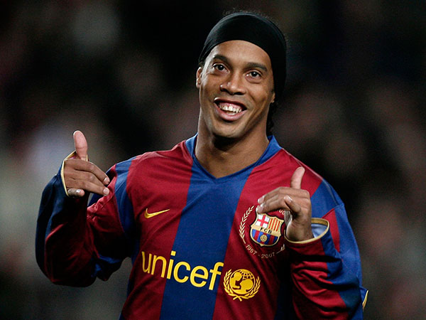 Ronaldinho Akhiri Karier Sebagai Pemain Sepak Bola Profesional