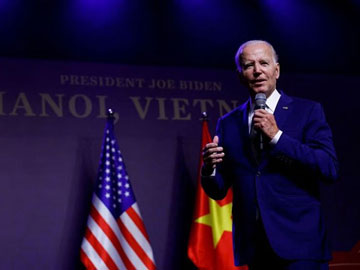 Bicara ‘Ngawur’ Preskon Joe Biden Sampai Dihentikan Staf