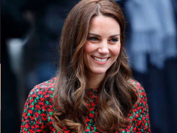 Serba Floral, Begini Gaya Fashion Stunning Kate Middleton untuk Sambut Natal