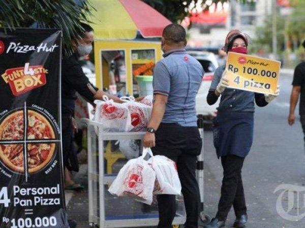 Dampak Pandemi, 8 Restoran Besar Ini Ikut Turun Jualan di Pinggir Jalan