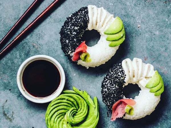 Punya Bentuk Unik, Sushi Donat Ini Jadi Viral!