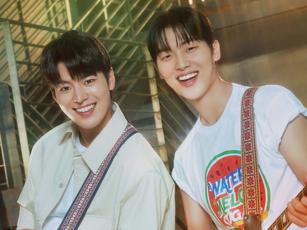 Jadi Anak-Ayah, Ryeoun dan Choi Hyun Wook Malah Jadi Rekan Satu Band di Poster Twinkling Watermelon