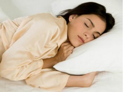 Selalu Berkeringat Saat Tidur Malam? Kenali Penyebabnya!