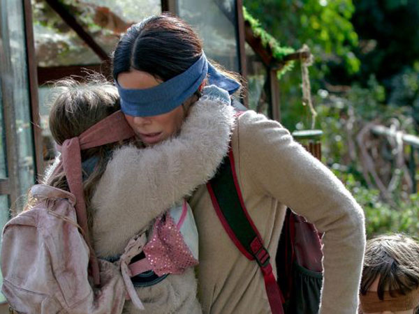 Tren dari Film Viral, Pahami Bahayanya 'Bird Box Challenge' Sambil Beraktifitas!