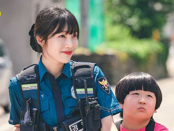 Penampilan Joy Red Velvet Jadi Polwan Cantik dan Baik Hati di Drama Terbaru