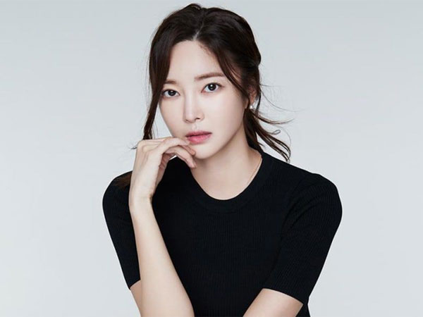 Aktris Drama ‘Mine’ Kim Yoon Ji Umumkan Rencana Pernikahan
