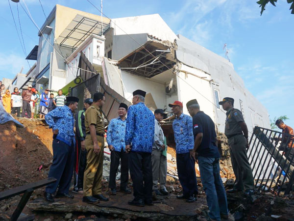 Kronologi Longsor Jakarta Timur yang Ditinjau Langsung Oleh Gubernur Anies