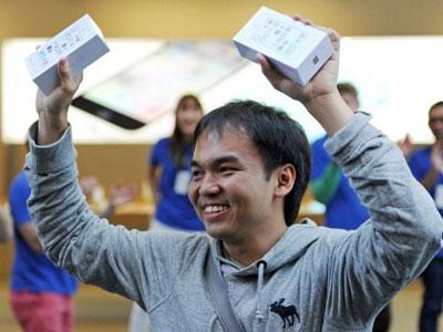 Wow, Orang Indonesia Jadi Pembeli iPhone 5S Pertama di Dunia