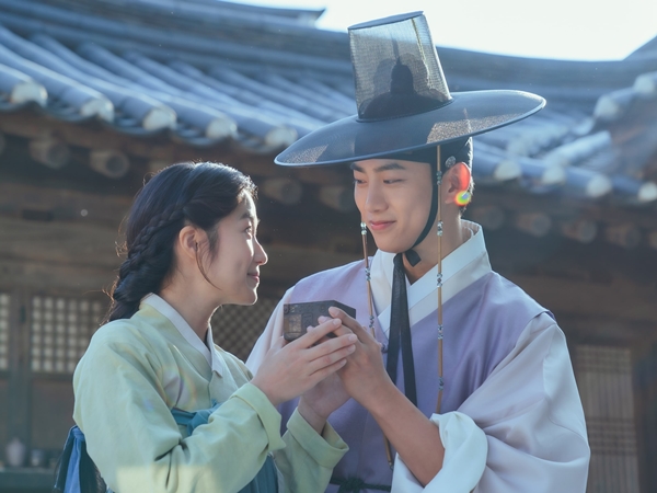 Taecyeon 2PM Semakin Lengket Dengan Kim Hye Yoon di ‘Secret Royal Inspector & Joy’