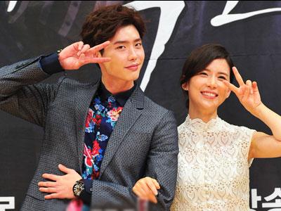 Demi Adegan Ciuman, Lee Bo Young Paksa Lee Jong Suk Stop Merokok