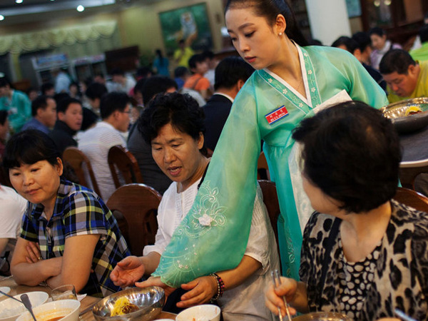 Ini Alasan Korea Selatan Larang Warganya Makan di Restoran Korea Utara