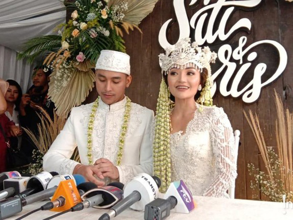 Digelar dalam Gang Sempit, Pernikahan Siti Badriah Tetap Mewah