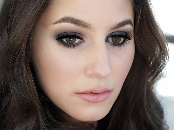 Trik Makeup Smoky Eye Ternyata Buat Penampilan Lebih Feminin!