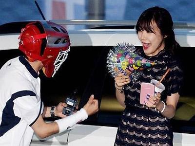 Ekspresi Tiffany SNSD Saat Dikageti Wartawan di Bandara Incheon