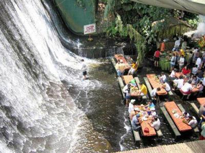 Wow, Filipina Punya Restoran Berdinding Air Terjun!