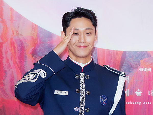 Dapat Izin Militer, Lee Do Hyun Tampil Gagah dengan di Baeksang Arts Awards 2024