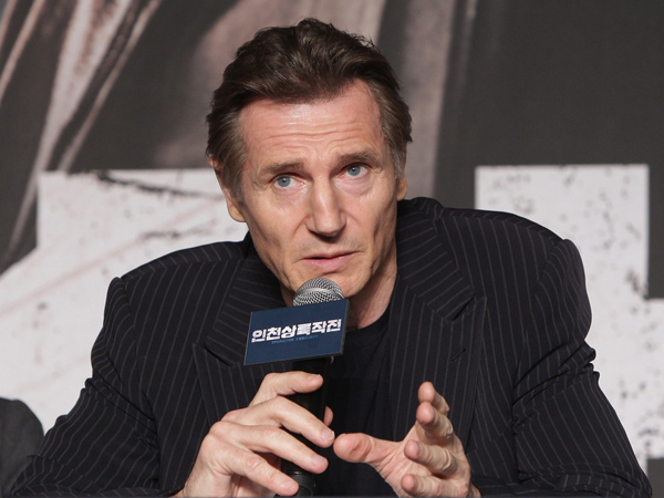 Promosi Film Korea Pertamanya, Aktor Hollywood Liam Neeson Tiru Gaya Fenomenal ‘Shy Shy Shy’