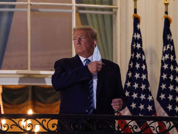 Masih Positif, Donald Trump Nekat Lepas Masker di Istana dan Suruh Warga 'Keluar'