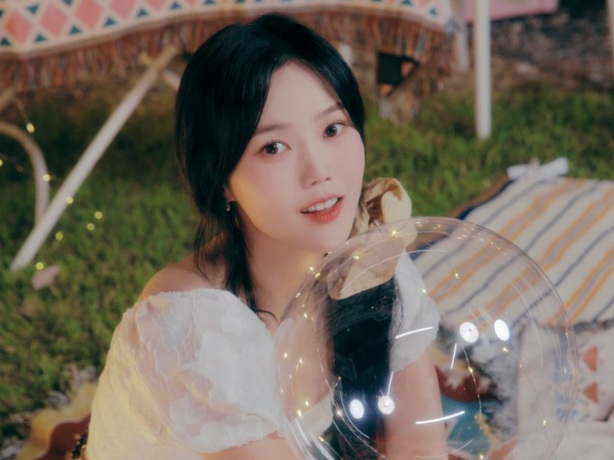 Hyojung OH MY GIRL Gantikan Chungha Sebagai DJ Radio 'Volume Up'