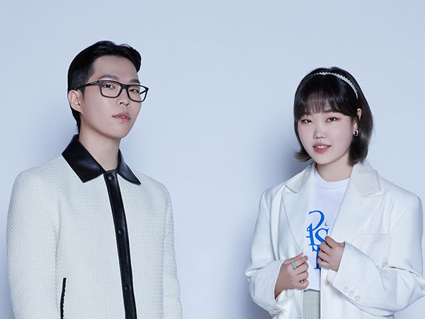 AKMU Menjadi MC Baru The Seasons Penerus Jay Park dan Choi Jung Hoon