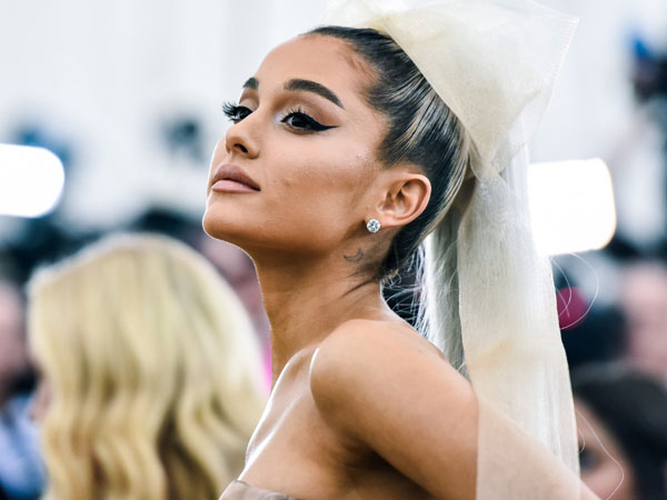 Ariana Grande Bocorkan Lagu Tentang Tunangannya yang Berjudul 'Pete'