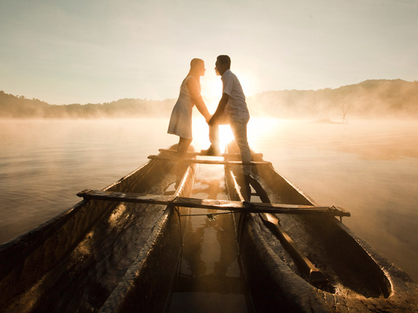 Sedang 'Hits' Untuk Lokasi Pre-Wedding, Danau Di Bali Ini Wajib Kamu Kunjungi!