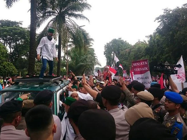 Hingga Pasang Musik 'Om Telolet Om', Beberapa Kericuhan Sempat Terjadi Sebelum Sidang Ahok