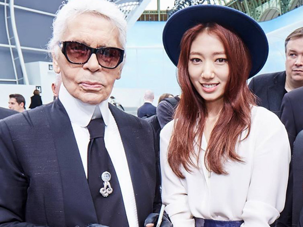 Park Shin Hye Hadiri Runway Show Chanel di Paris Fashion Week