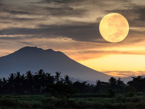 Cantik Tapi Waspada Air Laut Naik, Akan Ada Fenomena Supermoon di Tahun 2019!