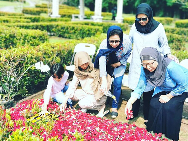 Ziarah ke Makam Ashraf, BCL dan Noah Kirim Pelukan Virtual