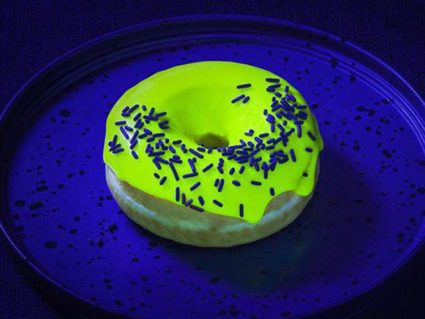 Kerennya Donut yang 'Glow in the Dark', Glonut!