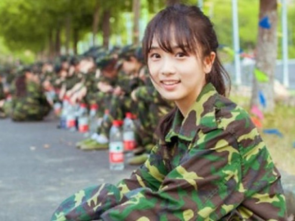 Wah, Anggota Militer Cantik Ini Buat Para Pria Ingin Cepat Masuk Wamil?