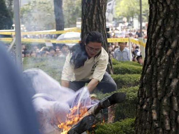 Demo Anti Jepang, Pria Korsel Bakar Diri